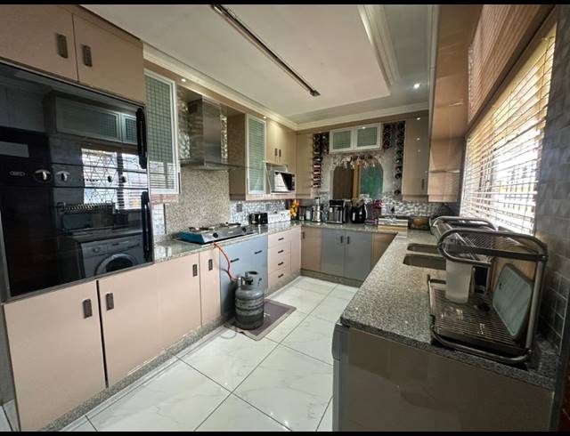 3 BEDROOM HOUSE FOR SALE IN LEONDALE